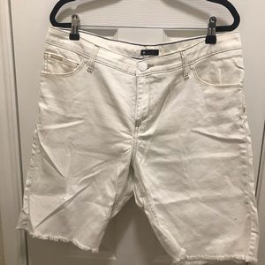 Lee White Bermuda Shorts